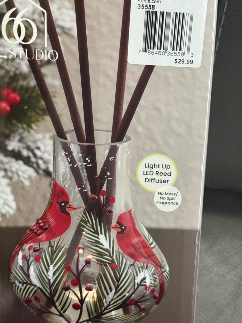 Studio Cardinal Holiday LED Reed Diffuser - Red and Green - Picture 4 of 4